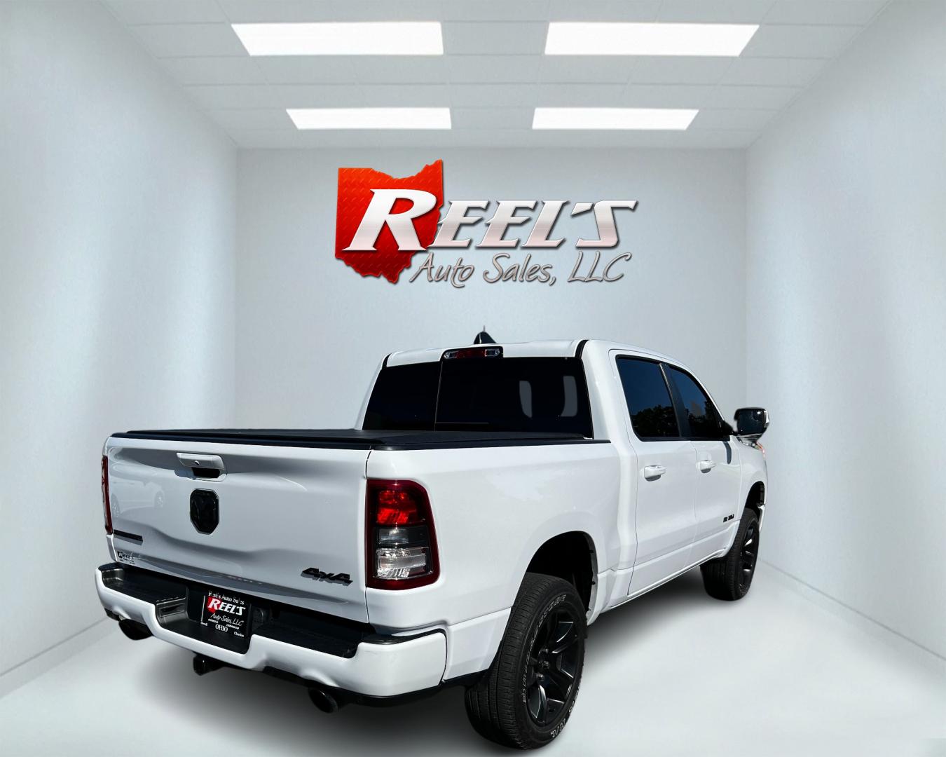 2020 White /Black RAM 1500 Big Horn Crew Cab SWB 4WD (1C6SRFFT9LN) with an 5.7L V8 OHV 16V engine, 8-Speed Automatic transmission, located at 11115 Chardon Rd. , Chardon, OH, 44024, (440) 214-9705, 41.580246, -81.241943 - This 2020 Ram 1500 Big Horn Crew Cab 4WD is powered by a 5.7L HEMI V8 engine with 395 horsepower and 410 lb-ft of torque, mated to an 8-speed automatic transmission and 3.21 gearing. It features a robust towing capacity of 8,190 pounds and a payload capacity of 1,742 pounds. This model includes fron - Photo#5